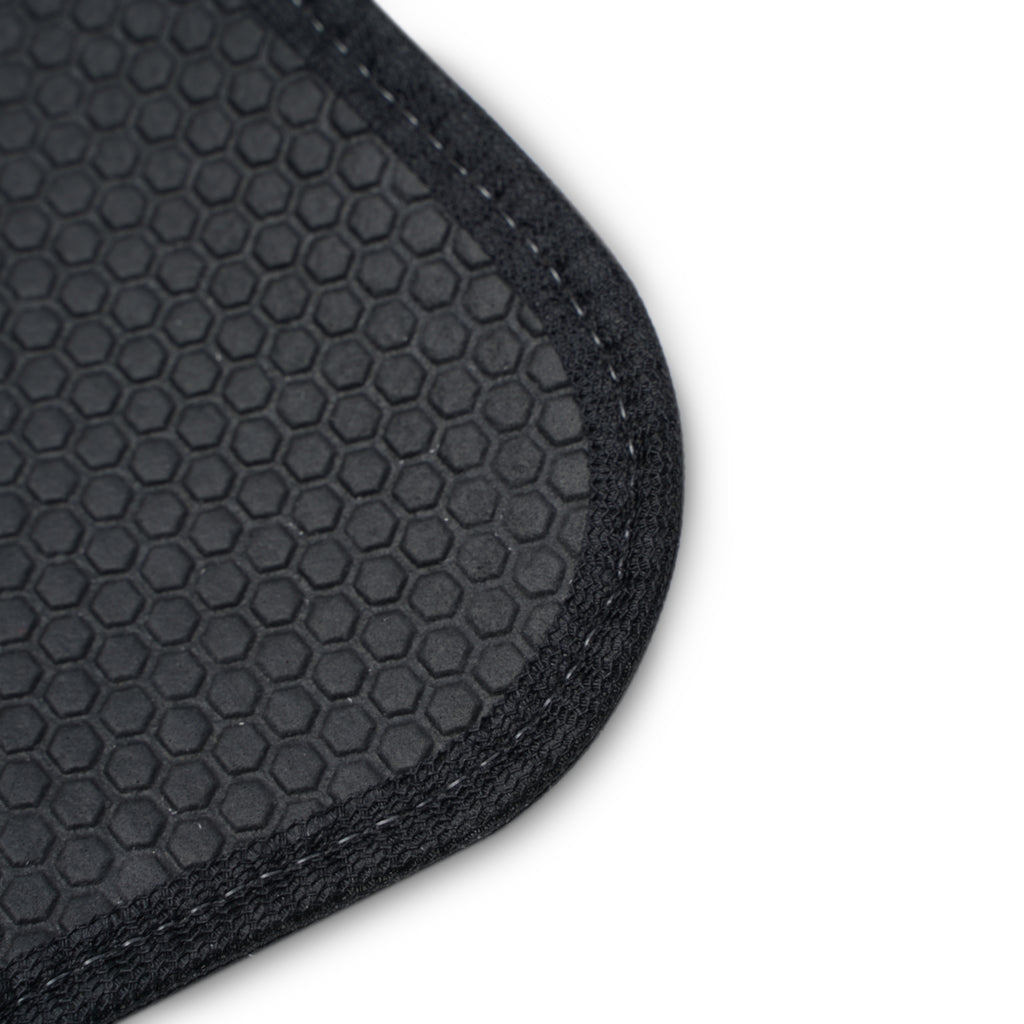 Floral Quilted-look Car Floor Mat — Monochrome Hibiscus Pattern, 1pc
